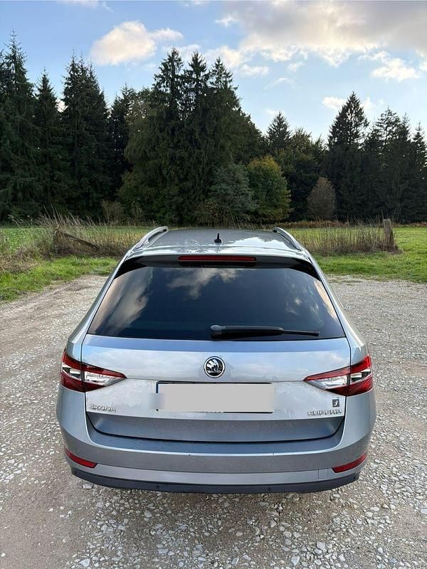 Gebraucht Skoda Superb 150 PS (110 kW) 2016 Silber Limousine