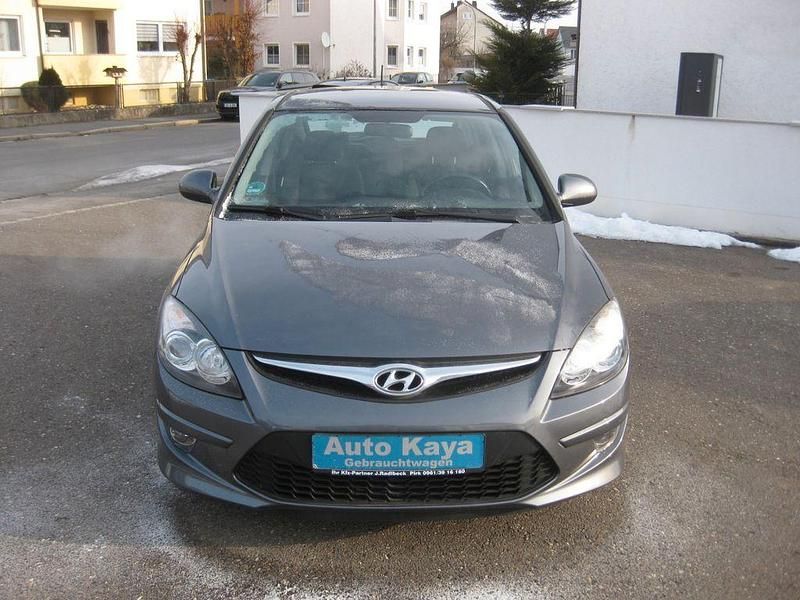 Gebraucht Hyundai i30 Comfort 109 PS (80 kW) 2010 Grau Limousine