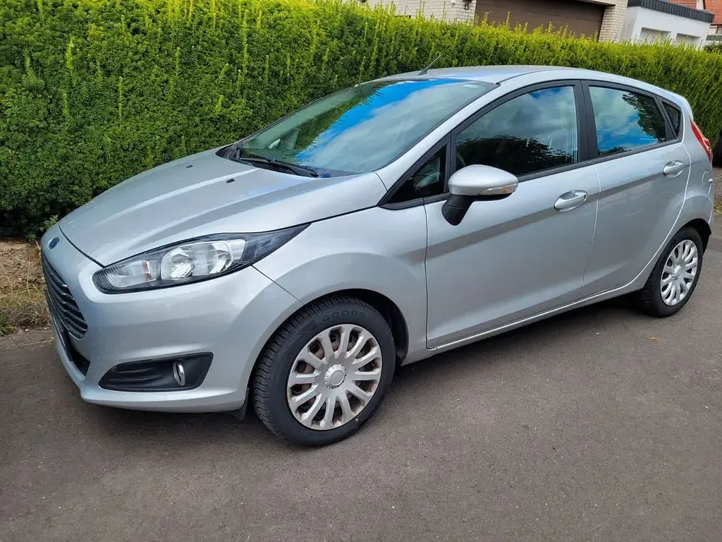 Gebraucht Ford Fiesta Trend 75 PS (55 kW) 2014 Silber Kleinwagen