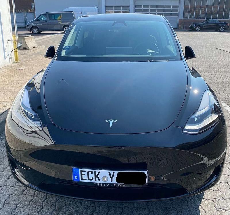 Schwarz Gebraucht 2024 Tesla Model Y RWD SUV | 41.900 € (Etwas zu teuer) - Bild 1/4