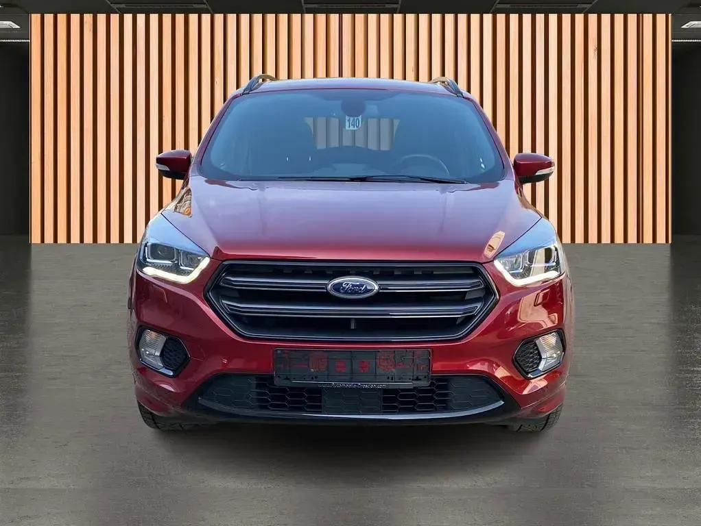 Gebraucht Ford Kuga ST-Line 150 PS (110 kW) 2019 Rot rubyrot (metallic) (metallic) SUV