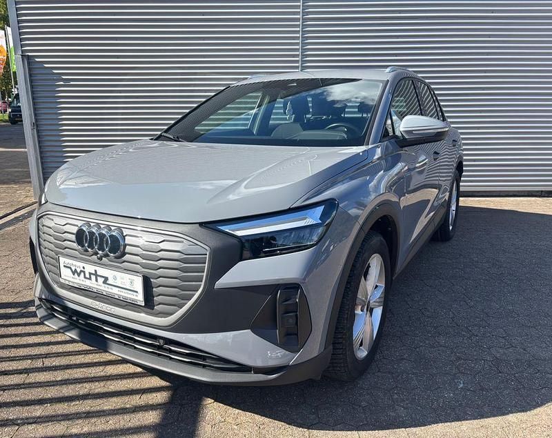Grau Gebraucht 2022 Audi Q4 e-tron Basis SUV | 24.980 € (Fairer Preis) - Bild 1/4