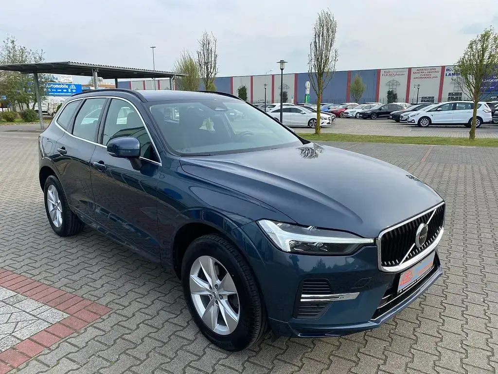 Gebraucht Volvo XC60 Momentum 197 PS (144 kW) 2022 Blau SUV
