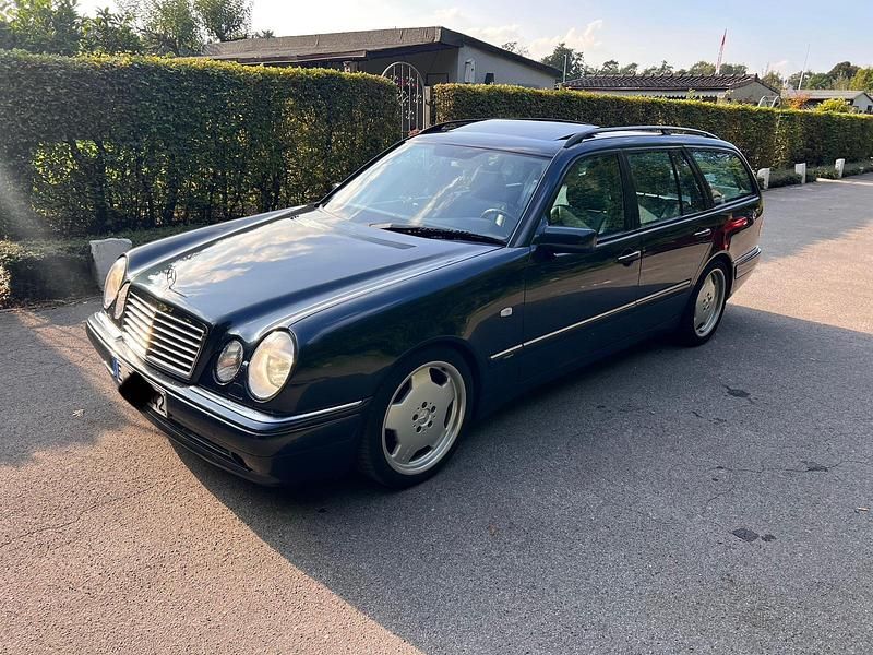Schwarz Gebraucht 1998 Mercedes E240 AMG Kombi | 9.450 € - Bild 1/4