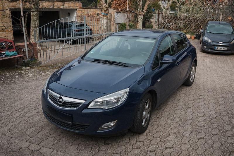 Gebraucht Opel Astra Edition 87 PS (63 kW) 2011 Blau Limousine