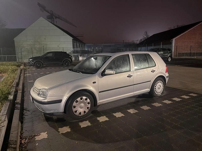 Grau Gebraucht 1998 VW Golf IV Kleinwagen | 2.000 € - Bild 1/4