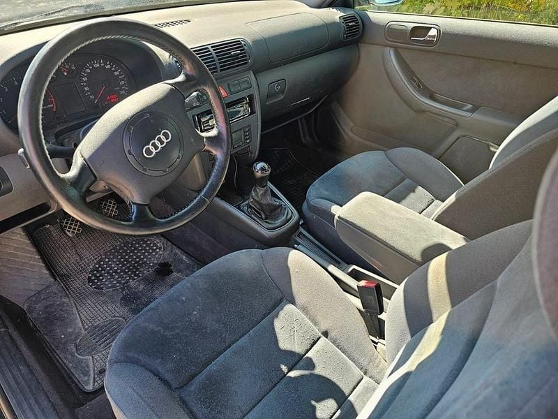 Gebraucht Audi A3 Ambiente 101 PS (74 kW) 1998 Silber Kleinwagen