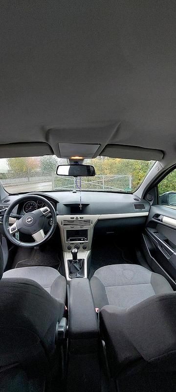 Gebraucht Opel Astra 90 PS (66 kW) 2008 Limousine