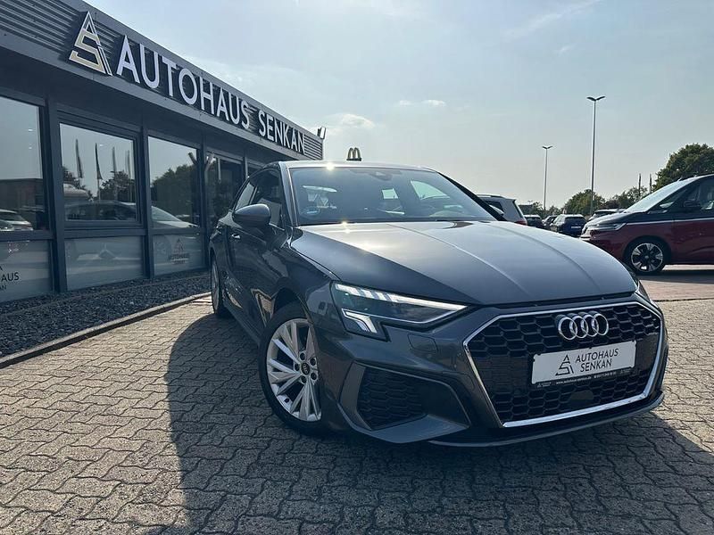 Grau Gebraucht 2022 Audi A3 Sportback S-Line Limousine | 25.490 € (Fairer Preis) - Bild 1/4