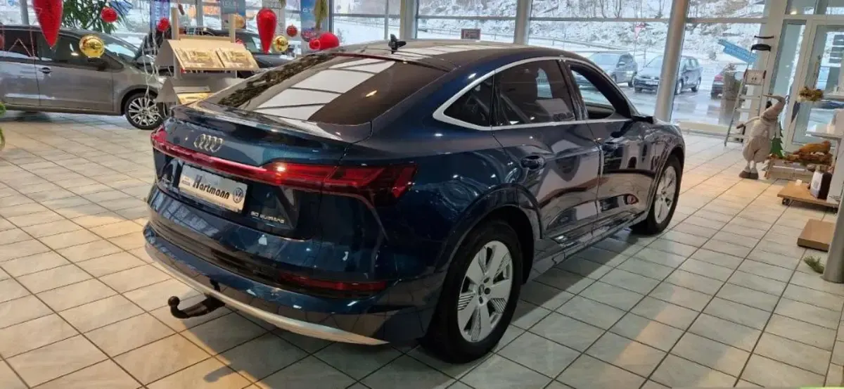 Second-hand Audi e-tron Sportback Advanced 230 kW (313 CP) 2020 Albastru SUV