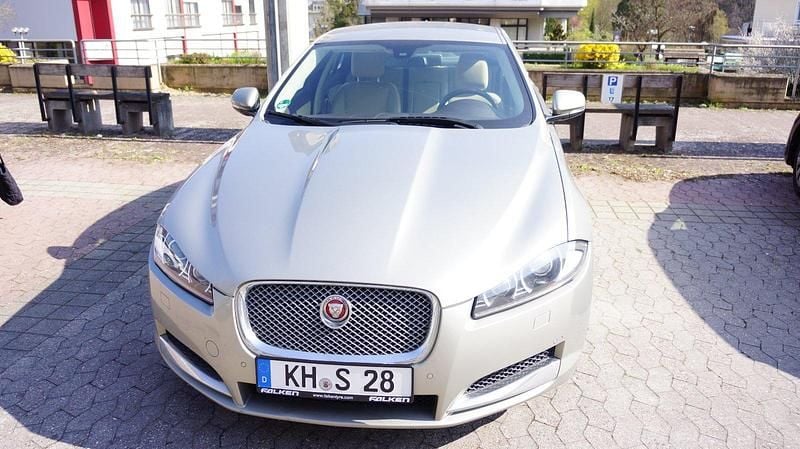 Second-hand Jaguar XF 200 CP (147 kW) 2014 Auriu Berlinǎ