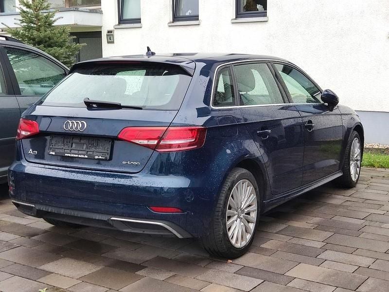 Gebraucht Audi A3 Sportback e-tron 150 PS (110 kW) 2017 Blau Kleinwagen