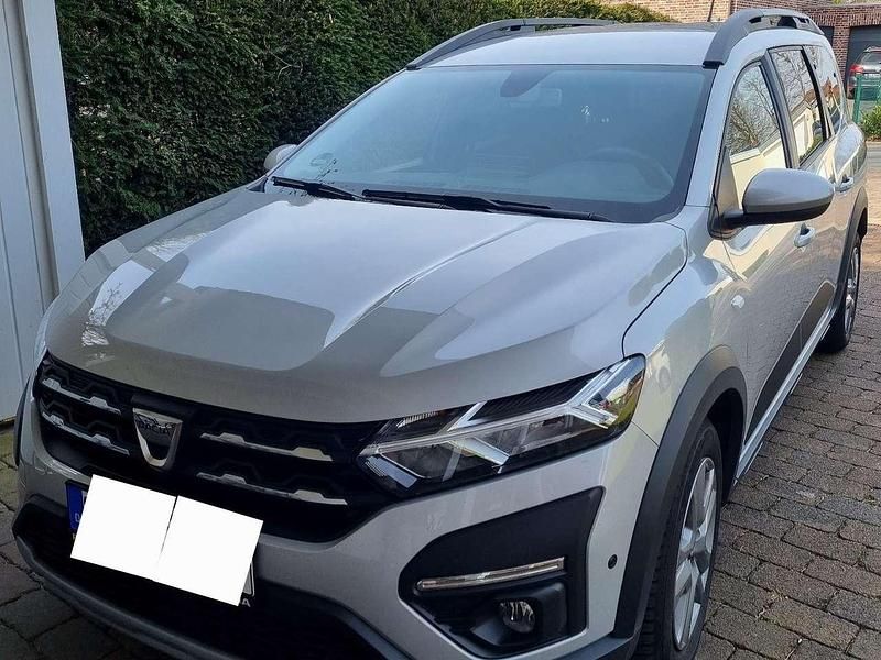 Silber Gebraucht 2022 Dacia Jogger Comfort Kombi | 17.000 € (Fairer Preis) - Bild 1/4