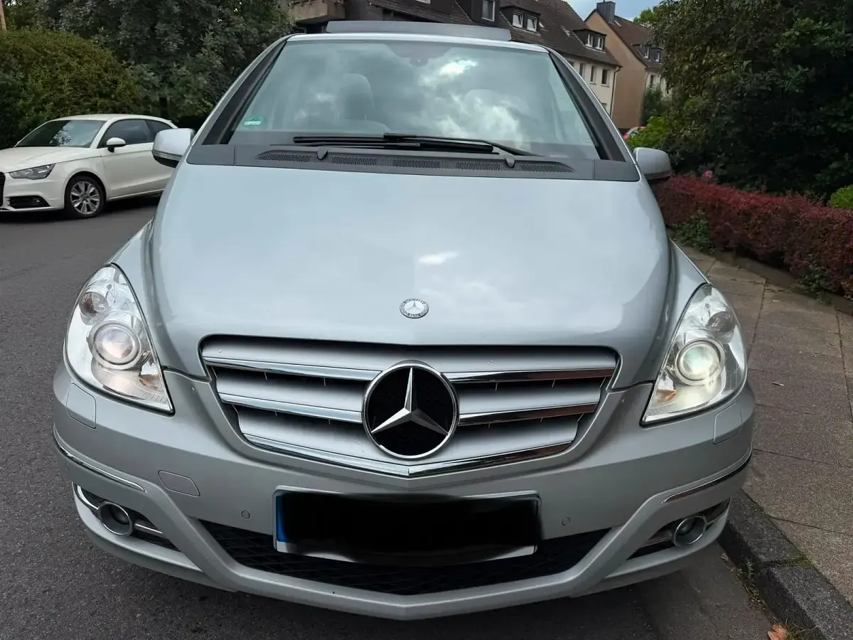 Gebraucht Mercedes B200 Avantgarde 136 PS (100 kW) 2010 Silber Van / Kleinbus