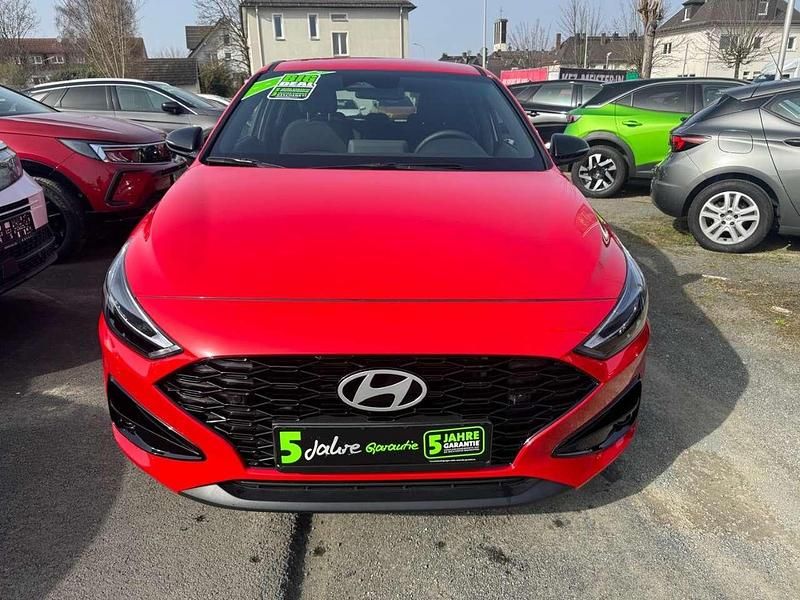 Gebraucht Hyundai i30 Advantage 101 PS (74 kW) 2024 Engine red / sol Limousine