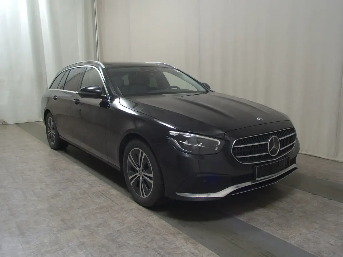 Gebraucht Mercedes E220 Avantgarde 220 PS (161 kW) 2023 Schwarz Kombi