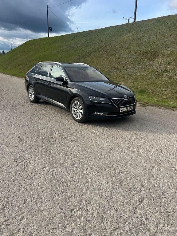 Schwarz Gebraucht 2017 Skoda Superb Ambition Kombi | 7.999 € (Teuer) - Bild 1/4