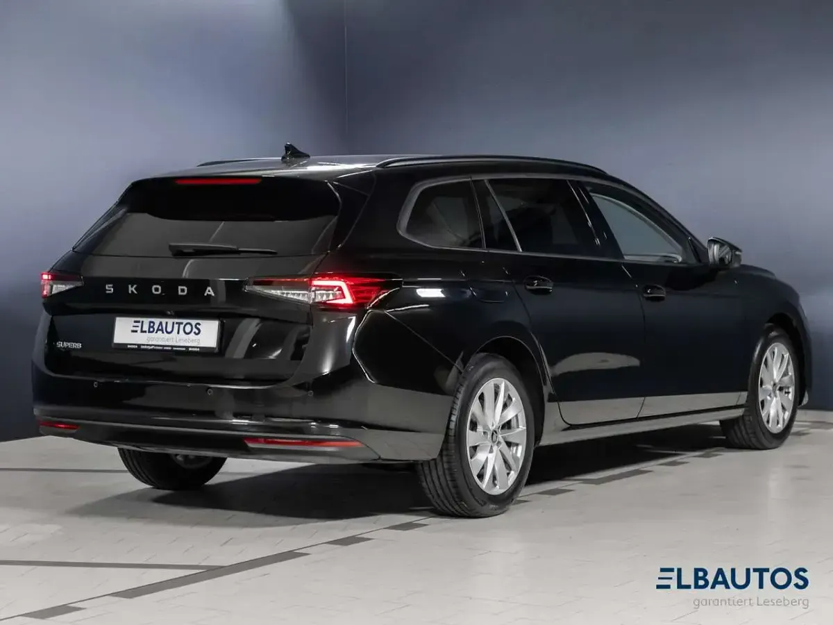 Gebraucht Skoda Superb 150 PS (110 kW) 2025 Schwarz Kombi