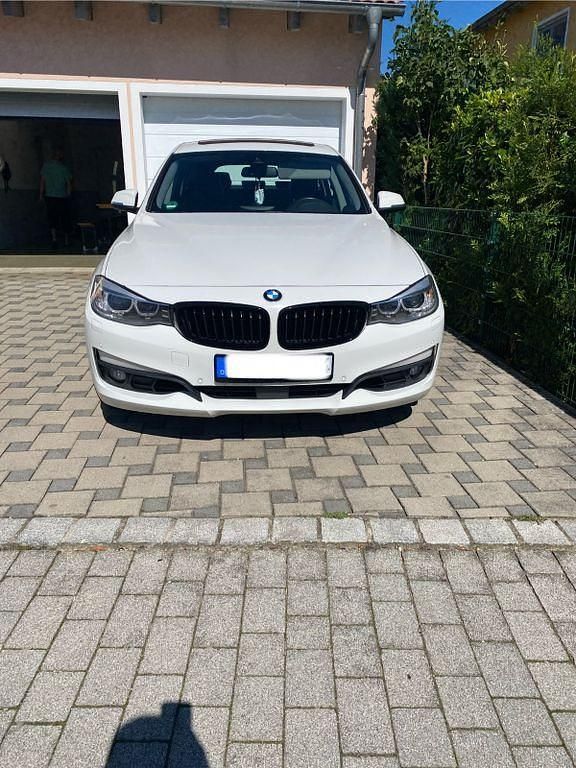Weiß Gebraucht 2015 BMW 325 Advantage Limousine | 12.799 € (Fairer Preis) - Bild 1/4
