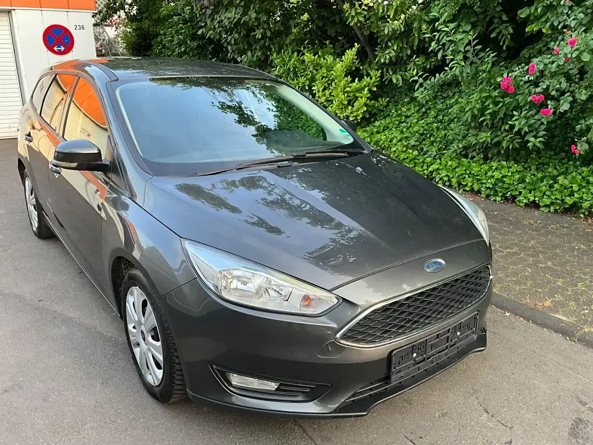 Gebraucht Ford Focus 101 PS (74 kW) 2016 Grau Kombi