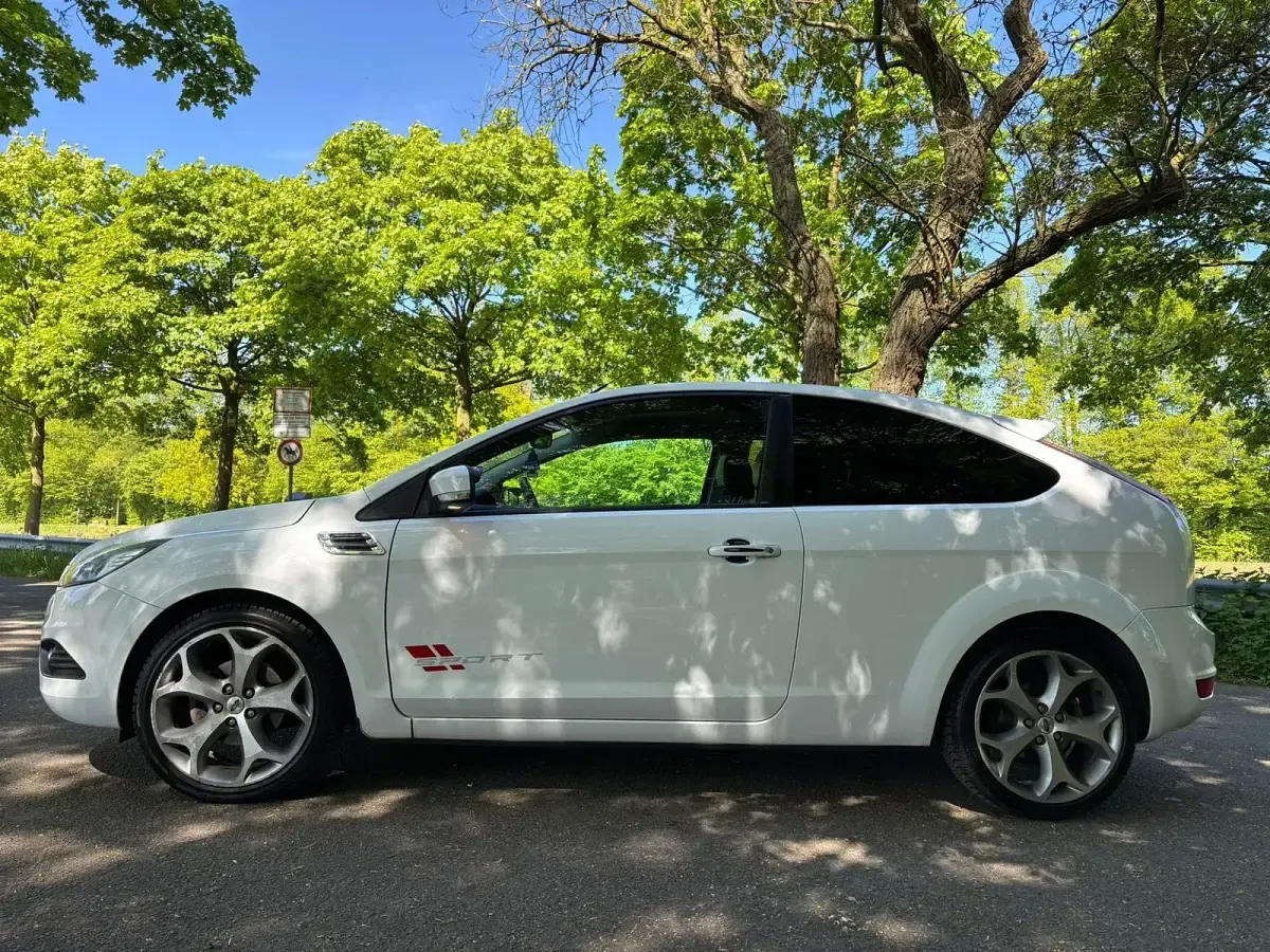 Gebraucht Ford Focus ST 126 PS (92 kW) 2008 Weiß Limousine