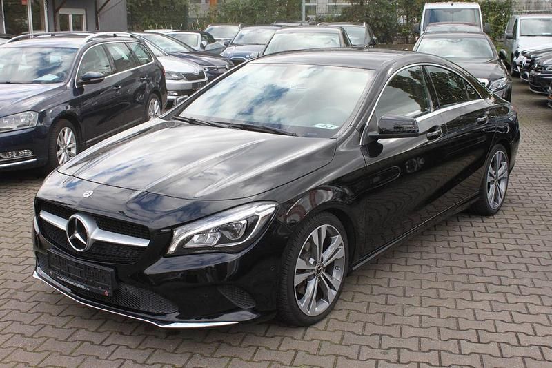 Nachtschwarz unilack Gebraucht 2018 Mercedes CLA180 Avantgarde Limousine | 18.400 € (Guter Preis) - Bild 1/4