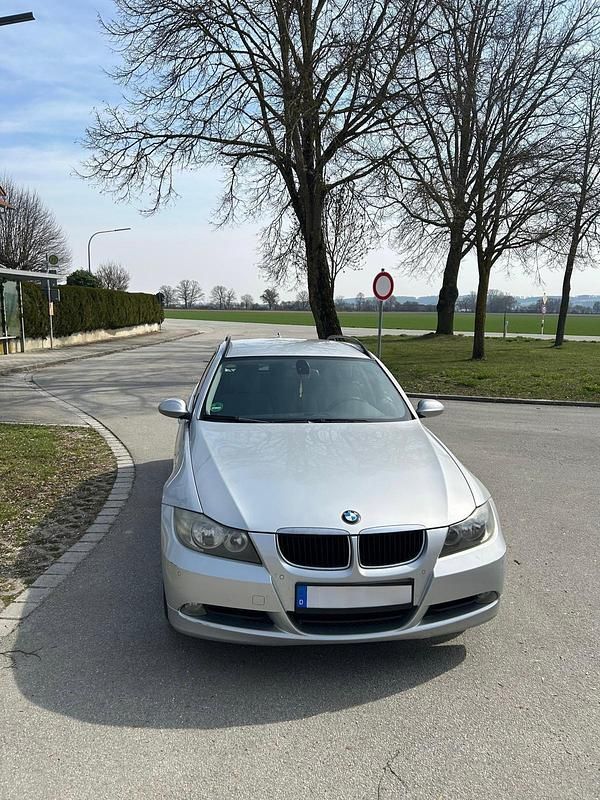 Gebraucht BMW 320 163 PS (119 kW) 2007 Silber Kombi