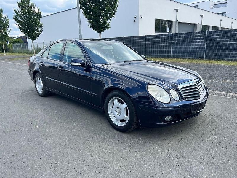 Blau Gebraucht 2007 Mercedes E200 Limousine | 2.690 € (Superpreis) - Bild 1/4