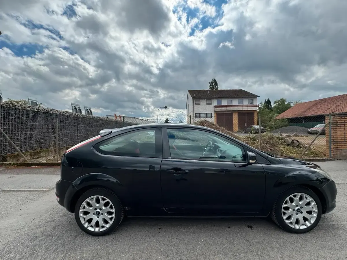 Gebraucht Ford Focus 115 PS (84 kW) 2008 Schwarz Kleinwagen