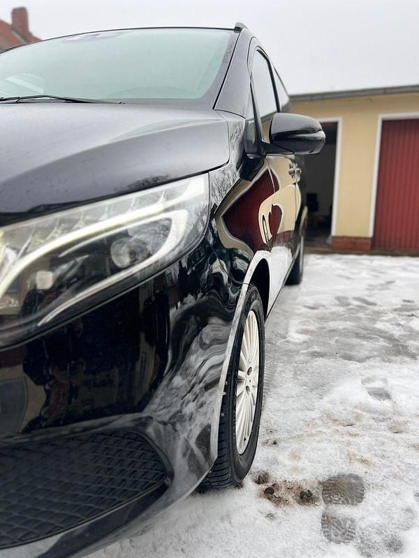 Gebraucht Mercedes V300 239 PS (175 kW) 2020 Schwarz Van / Kleinbus