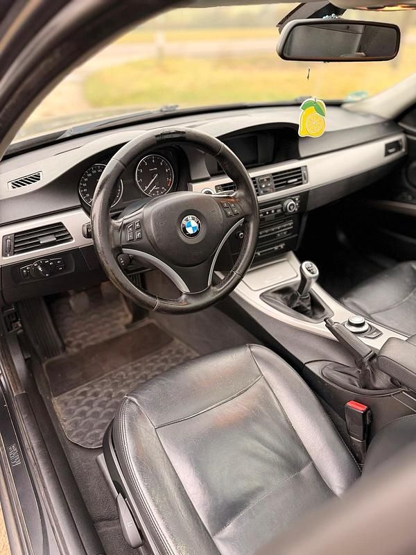 Gebraucht BMW 320 170 PS (125 kW) 2007 Grau Kombi