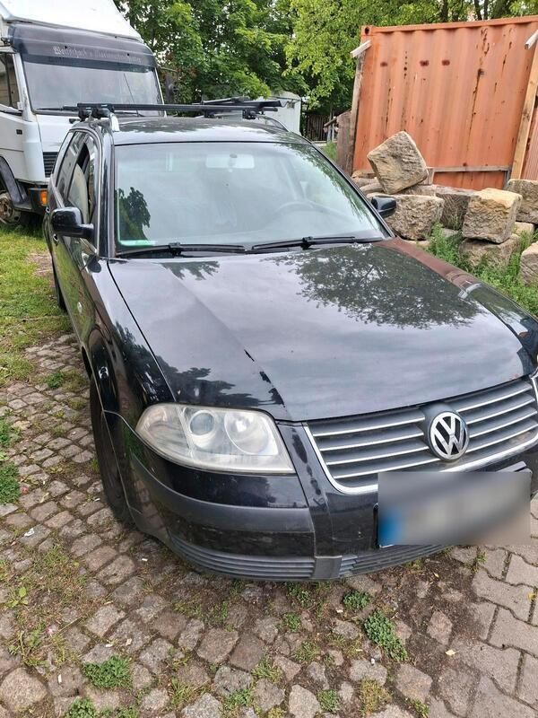 Schwarz Gebraucht 2003 VW Passat Kombi | 900 € (Superpreis) - Bild 1/4