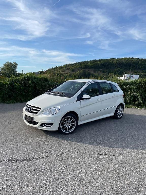 Weiß Gebraucht 2010 Mercedes B180 Van / Kleinbus | 3.000 € (Superpreis) - Bild 1/4