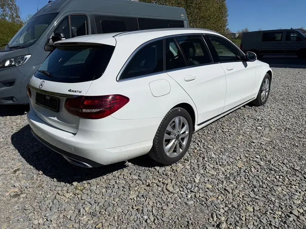 Gebraucht Mercedes C220 Avantgarde 194 PS (142 kW) 2018 Weiß Limousine