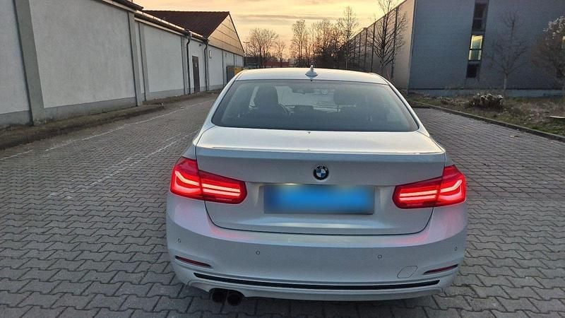 Gebraucht BMW 320 Sport Line 184 PS (135 kW) 2016 Weiß Limousine