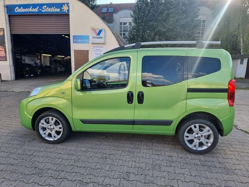 Grün Gebraucht 2013 Fiat Qubo Trekking Van / Kleinbus | 6.490 € (Etwas zu teuer) - Bild 1/4