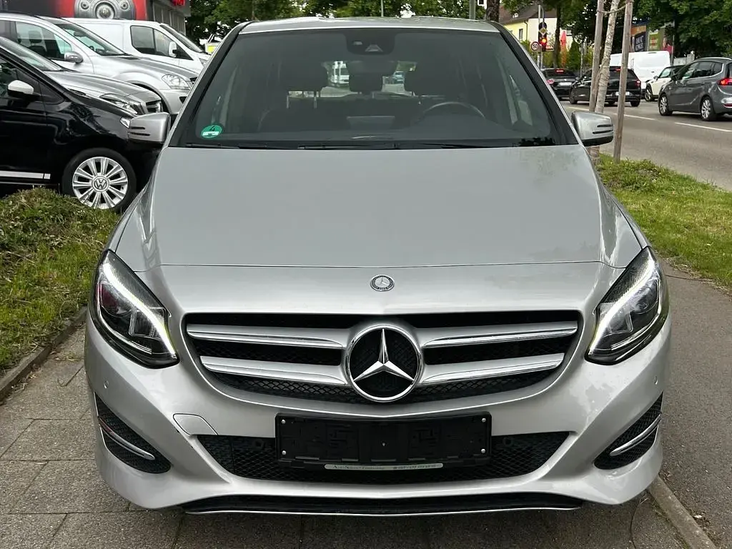 Gebraucht Mercedes B200 Urban 156 PS (114 kW) 2015 Silber Kleinwagen