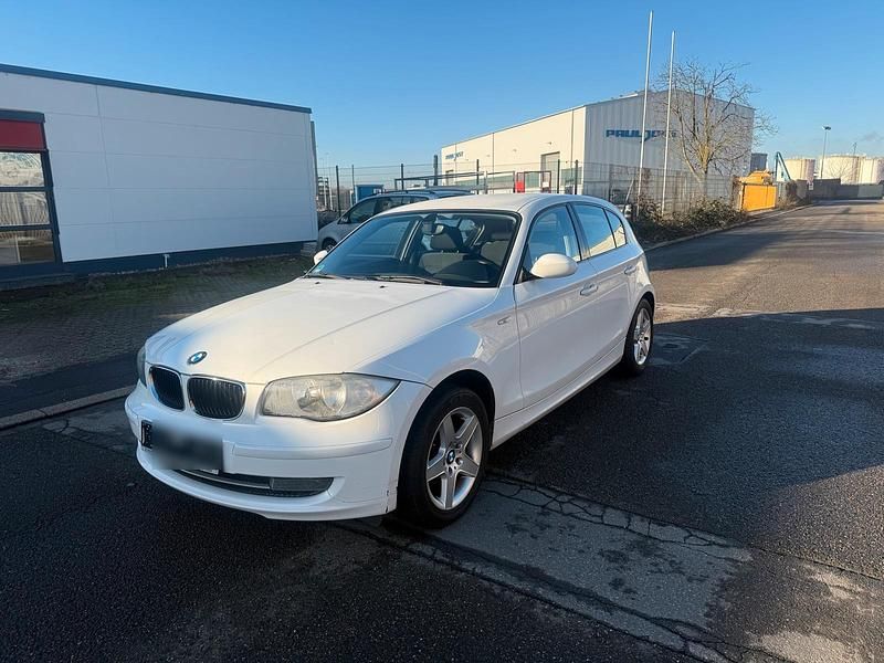 Weiß Gebraucht 2009 BMW 116 Kleinwagen | 2.599 € (Fairer Preis) - Bild 1/4