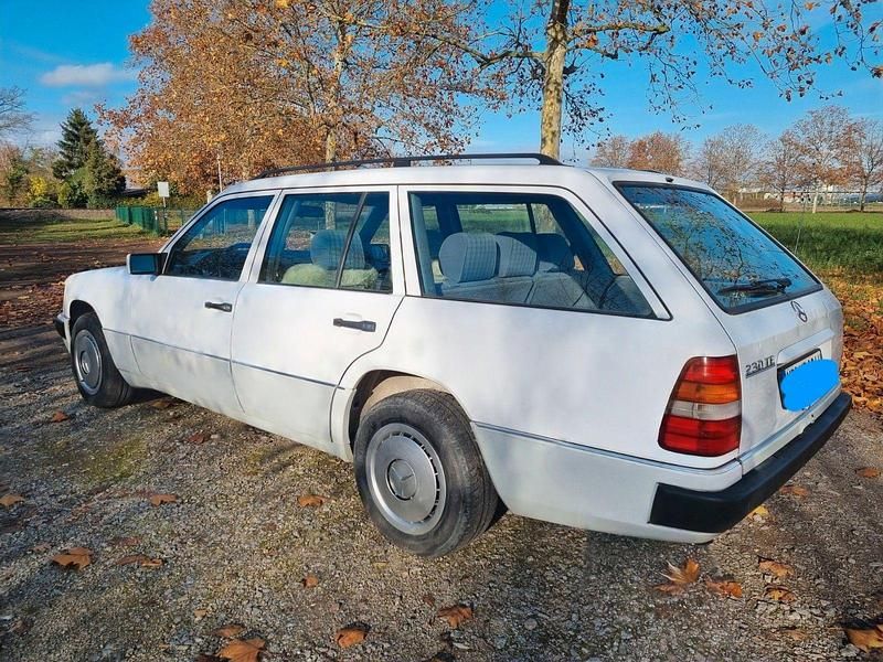 Gebraucht Mercedes 230 132 PS (97 kW) 1992 Weiß Kombi