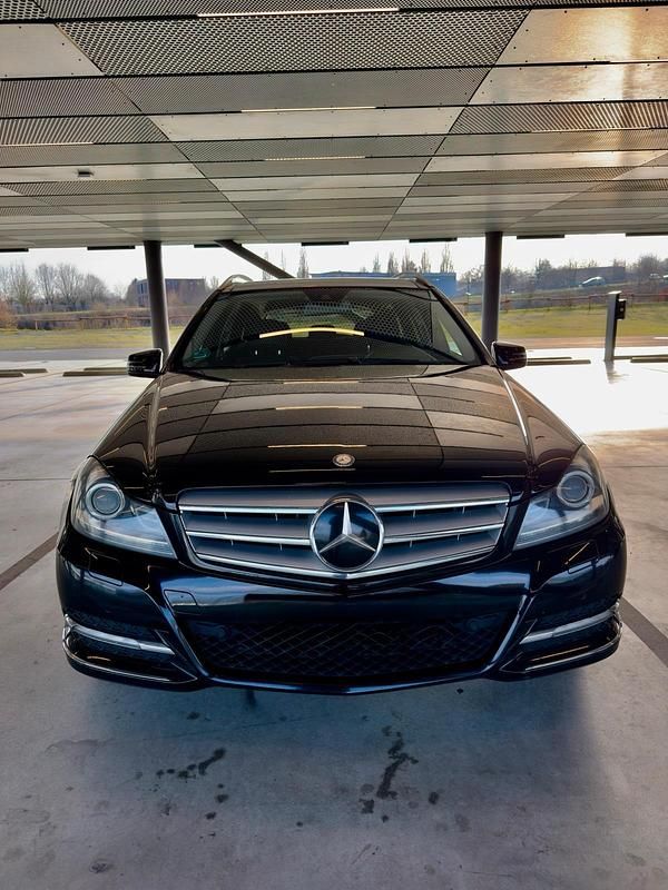 Gebraucht Mercedes C250 204 PS (150 kW) 2012 Schwarz Kombi
