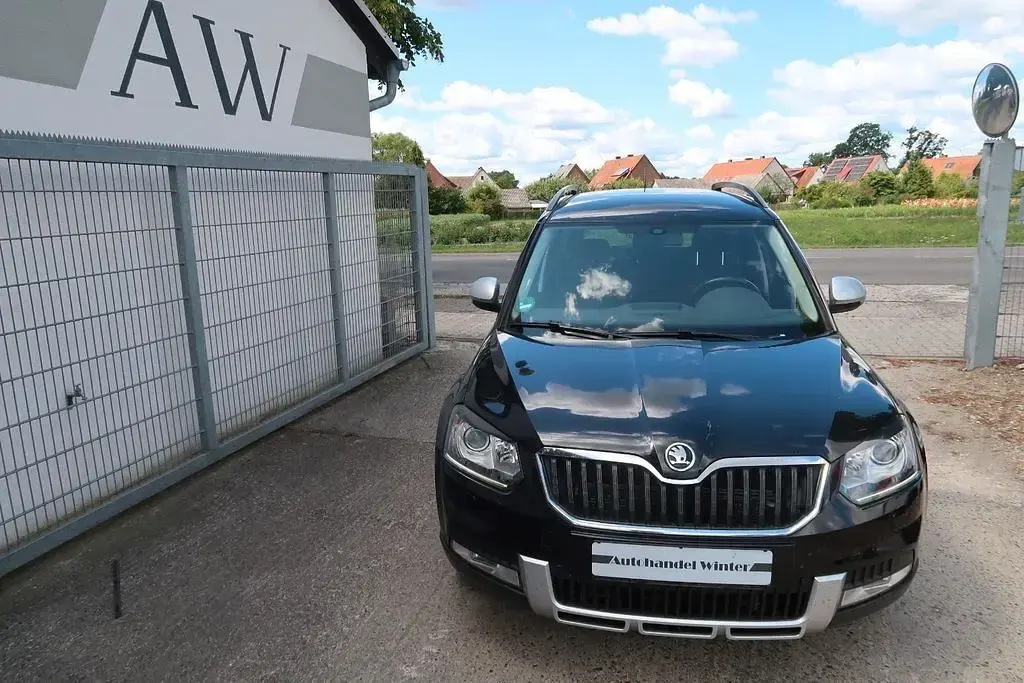 Gebraucht Skoda Yeti Adventure 140 PS (102 kW) 2015 Schwarz SUV