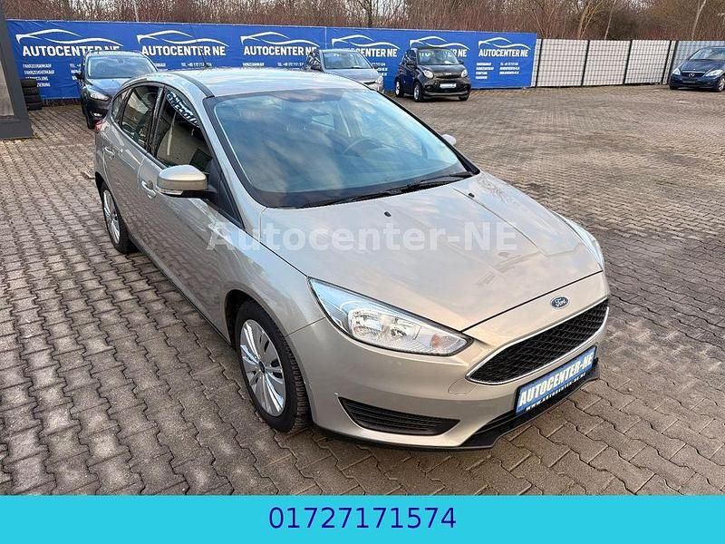 Używany Ford Focus Trend 101 KM (74 kW) 2015 Srebrny Sedan/Limuzyna