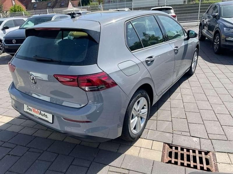 Gebraucht VW Golf VIII Life 116 PS (85 kW) 2021 Grau Limousine