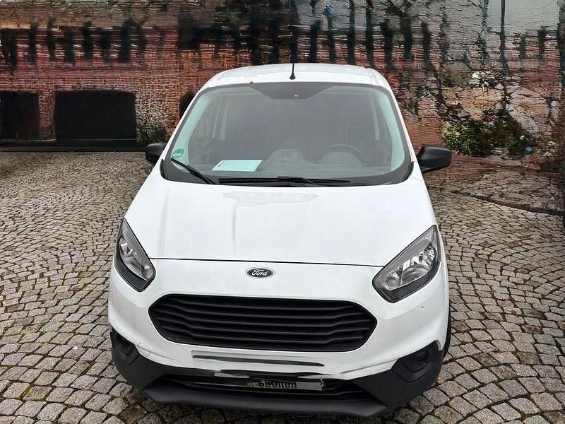 Weiß Gebraucht 2021 Ford Courier Van / Kleinbus | 10.900 € (Superpreis) - Bild 1/4