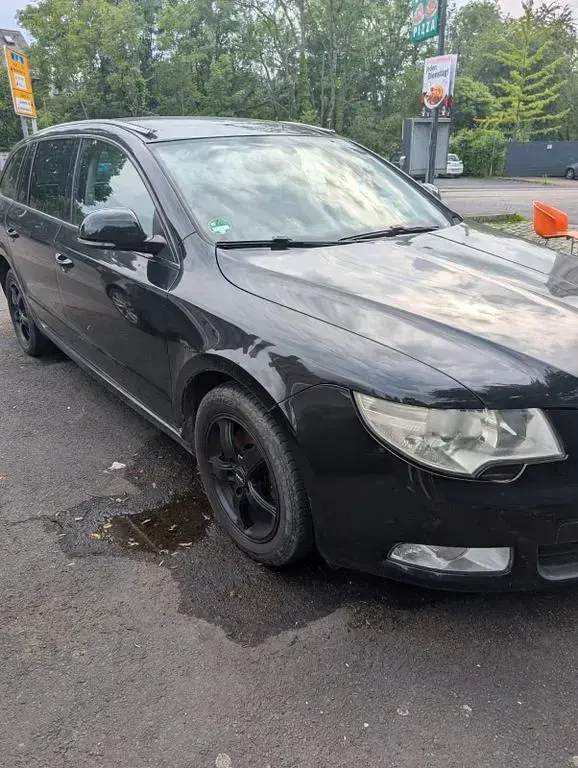 Gebraucht Skoda Superb Elegance 160 PS (117 kW) 2010 Schwarz Kombi