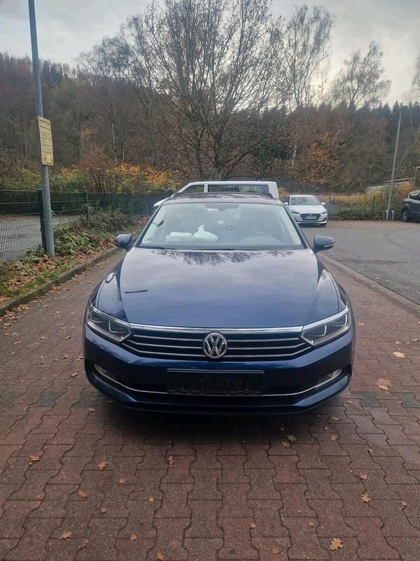 Blau Gebraucht 2018 VW Passat Kombi | 12.000 € (Superpreis) - Bild 1/4