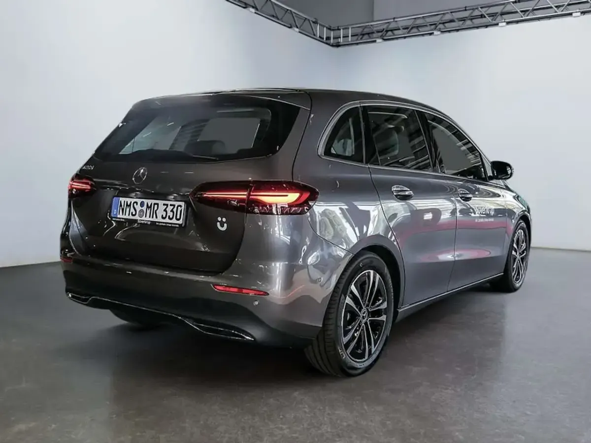 Gebraucht Mercedes B200 Progressive 163 PS (119 kW) 2025 Metalliclack mountaingrau Kleinwagen