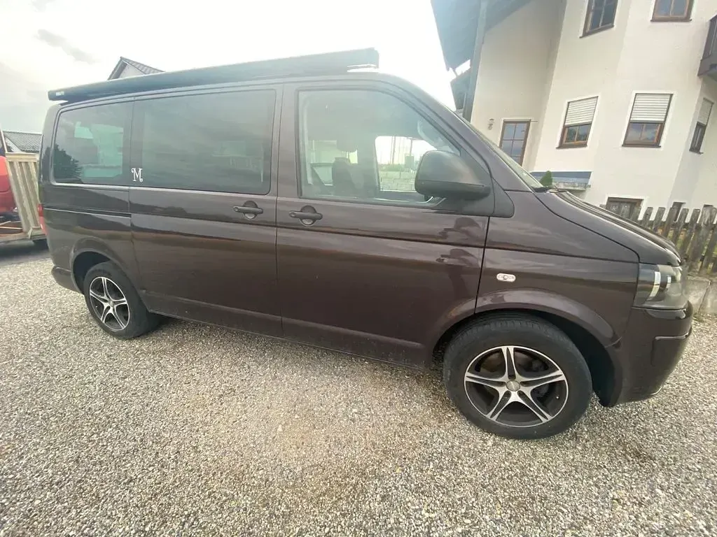 Gebraucht VW Multivan 140 PS (102 kW) 2013 Violett Van / Kleinbus
