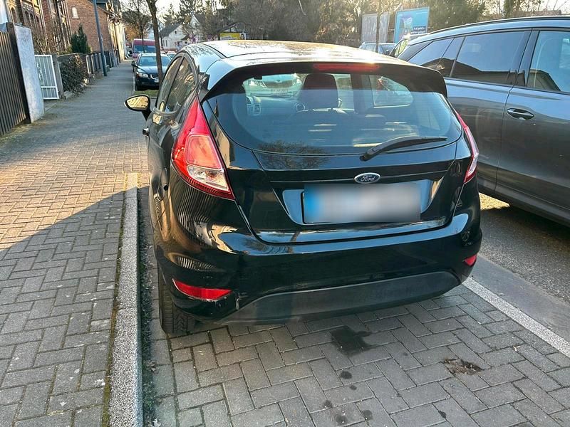 Gebraucht Ford Fiesta 95 PS (69 kW) 2015 Schwarz Kleinwagen
