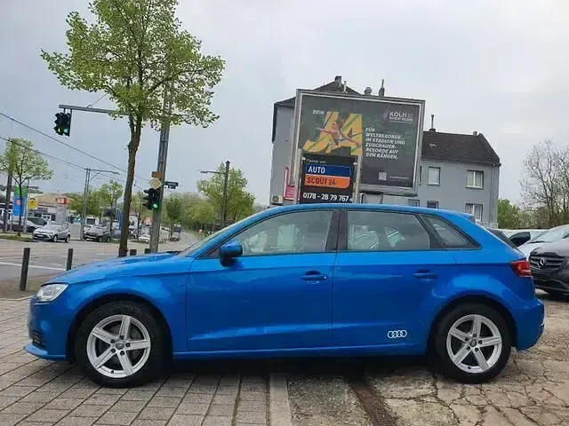Gebraucht Audi A3 Sport 116 PS (85 kW) 2018 Blau Limousine